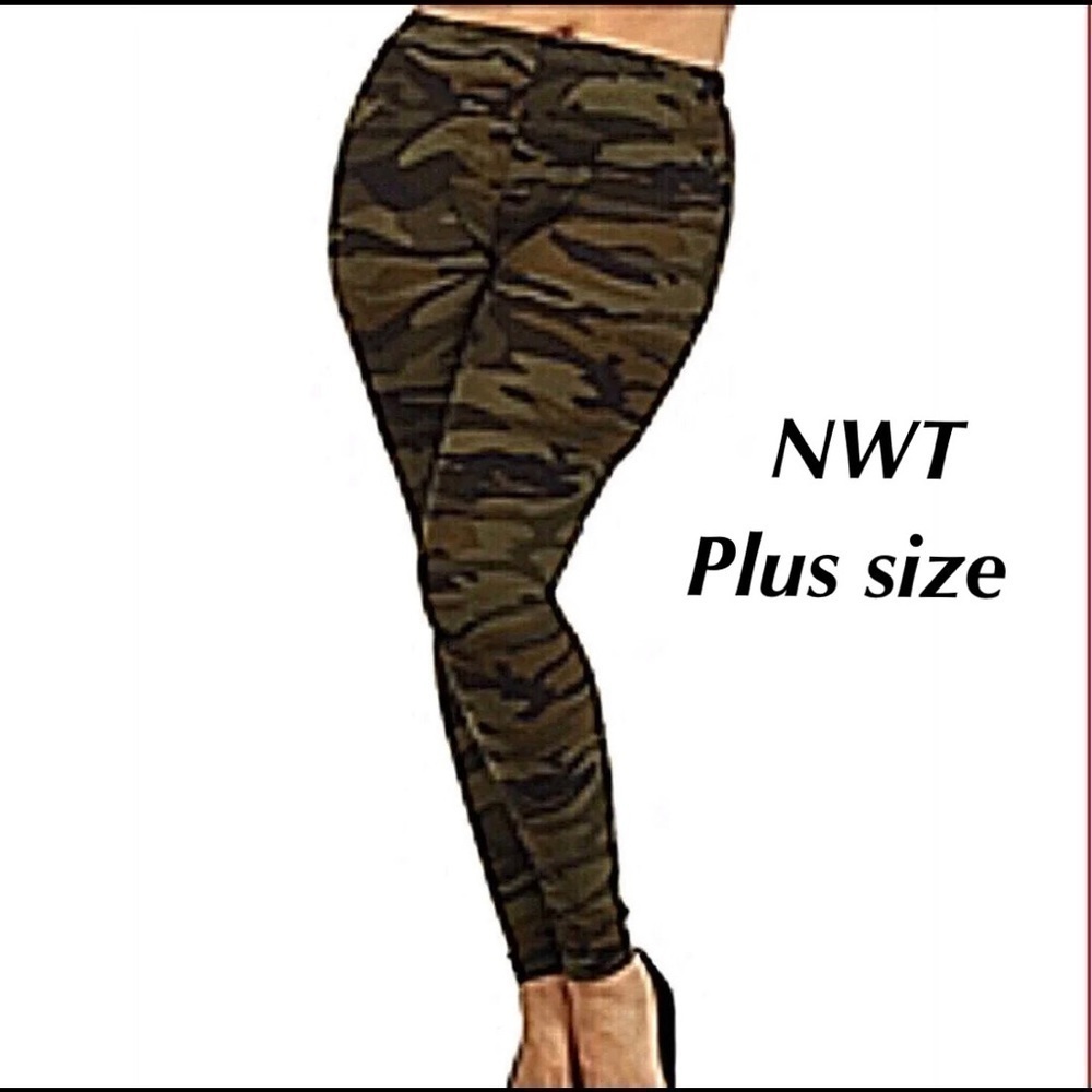𝅺camo print leggings. Plus size